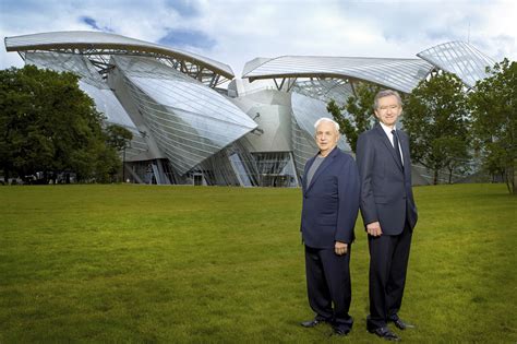 bernard arnault fondation louis vuitton diss|louis vuitton artist.